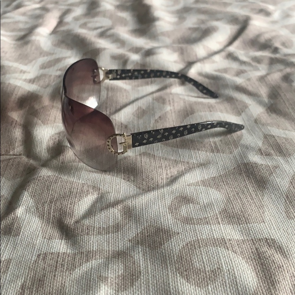 MAKE OFFER!!! Guess sunglasses